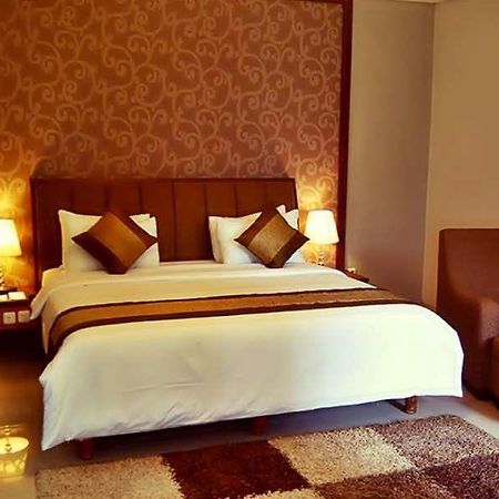 בנדונג The Summit Siliwangi Hotel מראה חיצוני תמונה
